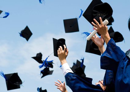 "التربية" تعلن أسماء الطلبة المقبولين لمنح مجلس الوزراء