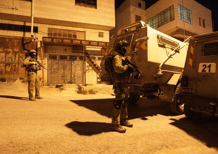 الاحتلال يصيب شابين ويعتقل شقيق الشهيد جرار خلال مواجهات في جنين