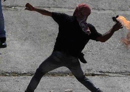 شبان يستهدفون مستوطنة "بيتار عيليت" بالزجاجات الحارقة