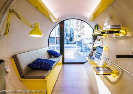 بالصور.. حتى أنابيب الصرف الصحي باتت ممكنة للسكن