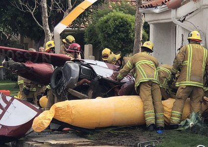 بالصور.. طائرة تحط فوق منزل في كاليفورنيا و"تحصد" 3