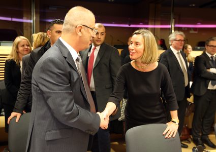 رئيس الوزراء يطالب باتخاذ موقف صريح لإلغاء قرارات ترامب بشأن القدس واللاجئين