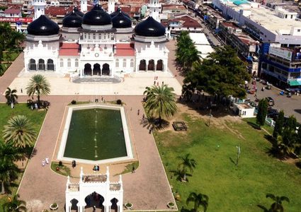 إقليم يفرض الحجاب على مضيفات الطيران المسلمات