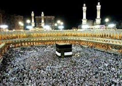 مدير عام الحج والعمرة يتفقد عملية تسجيل الحجاج في نابلس