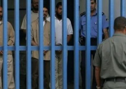 هيئة الأسرى توثق شهادات أسرى تعرضوا لاعتداءات أثناء اعتقالهم