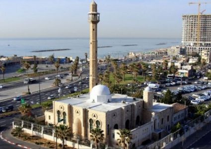 متطرف يهودي يعتدي على مسجد حسن بيك في يافا