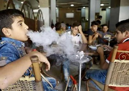 الشرطة تضبط 12 طفلاً يدخنون "الشيشه " بمقهى
