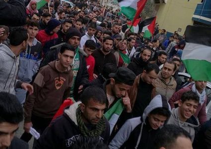 مسيرة في غزة تطالب بإنهاء الحصار وتحقيق الوحدة الوطنية