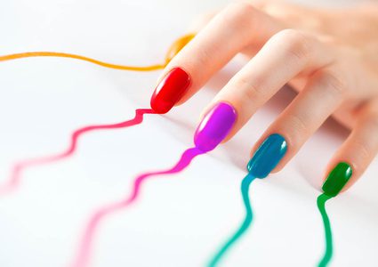 ألوان طلاء أظافر لمزيدٍ من البهجة في ربيع 2018