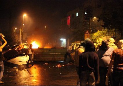 اصابات باندلاع مواجهات على حاجز "شعفاط وأبو ديس" بالقدس