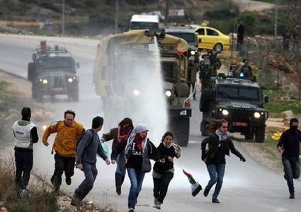 إصابات بالاختناق وإغلاق مداخل قرية "النبي صالح"