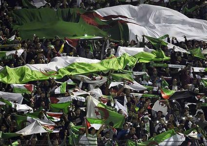 اتحاد القدم الجزائري يدفع "متأخرات" لتجنب عقوبات الفيفا