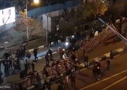 مظاهرات بمدن إيرانية في "الموجة الثانية من الثورة"