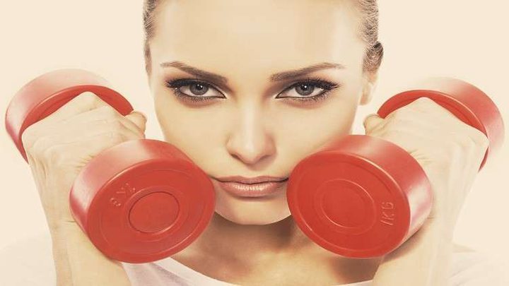 تحذيرات من استخدام مستحضرات التجميل أثناء الرياضة