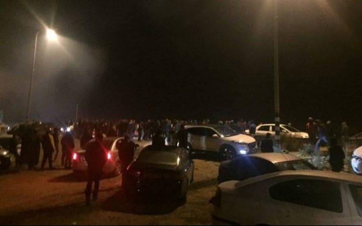 قوات الاحتلال تبعد والدة الأسير "جوجدة" من كسيفة بالنقب