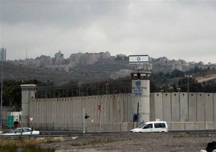 اسرائيل تستأنف بناء جدار على حدود لبنان