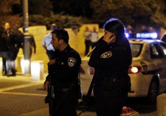 الإحتلال يعتقل شابين من وادي عارة بزعم حيازتهما للسلاح