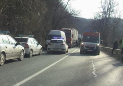 رام الله: إصابة شاب برصاص مستوطن