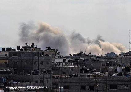 مسؤول عسكري مصري ينفي أنباءً عن شن إسرائيل غارات بسيناء