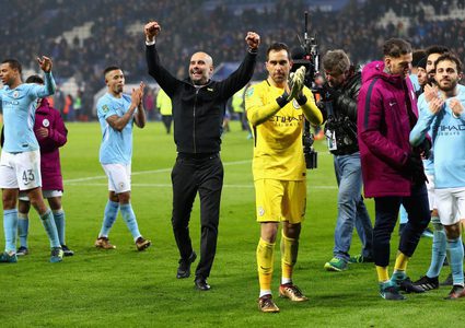 غوارديولا للاعبين: انسوا كرة القدم