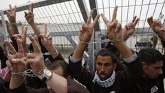 الاحتلال يتعمد وضع الاسرى في أماكن يصلها الغبار الذري المنبعث من مفاعل ديمونا