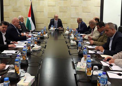 الحمد الله يترأس اجتماعا لقادة المؤسسة الأمنية ويبحث معهم اخر التطورات