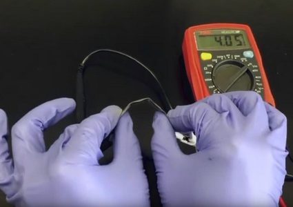 بطارية قابلة للثني لجيل ثوري من الهواتف الذكية