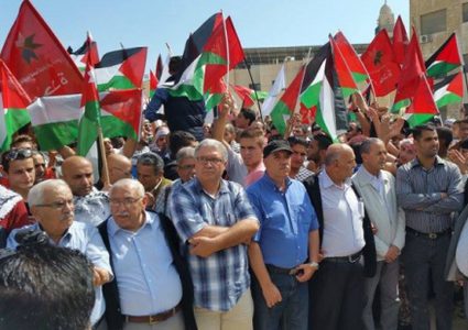 الأمن الأردني يتعامل مع احتجاجات غرب عمان على خلفية الغلاء