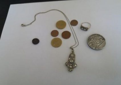 القبض على شخصين بحوزتهما مواد أثرية