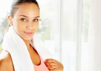 لماذا يجب عدم إبقاء مستحضرات التجميل أثناء الرياضة؟