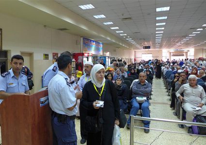 أكثر من 200 ألف مواطن ومواطنة وزائر تنقلوا عبر معبر الكرامة