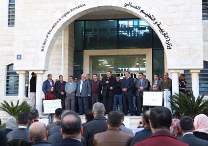 الأسرة التربوية تنتصر للأونروا بتنظيم وقفات مساندة