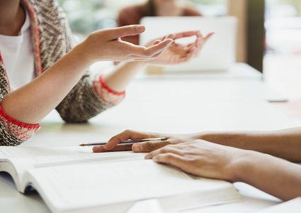 هل أنظمة تعلم اللغة سبقت وجود البشر؟