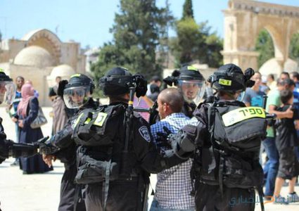 الاحتلال يعتقل موظف الأوقاف في المسجد الأقصى