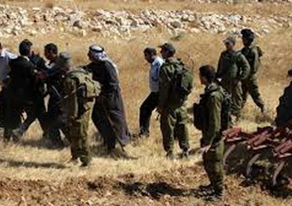 الاحتلال يستولي على جرار زراعي شرق يطا