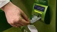 خطوات لحماية نفسك من النصب بواسطة ماكينات الصرف الآلي