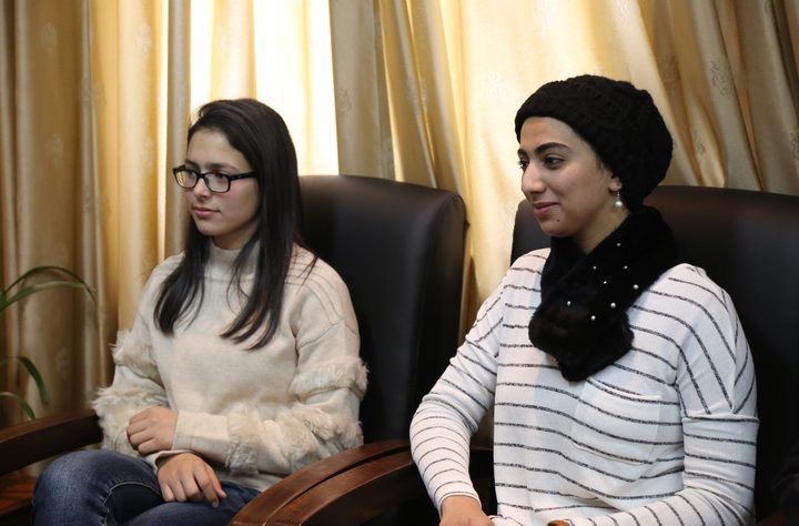 الطالبتان شومان وشبيطة تمثلان فلسطين بمسابقة الخطابة في مصر