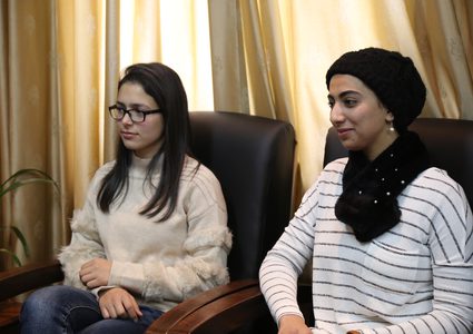 الطالبتان شومان وشبيطة تمثلان فلسطين بمسابقة الخطابة في مصر