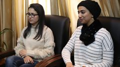 الطالبتان شومان وشبيطة تمثلان فلسطين بمسابقة الخطابة في مصر