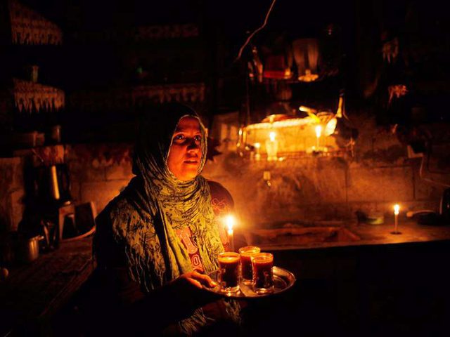 رئيس سلطة الطاقة يبحث سبل التخفيف من أزمة الكهرباء في غزة