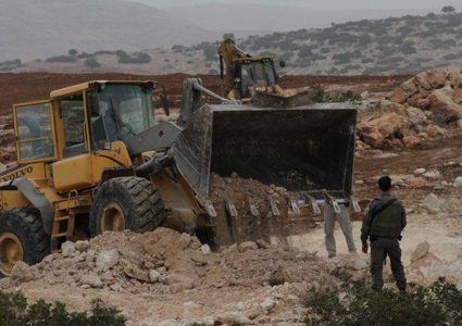 الاحتلال يستولي على جرافة شرق بيت لحم ويعتقل صاحبها