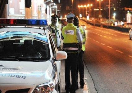 الاحتلال يعتقل أم وأبنتها بزعم التخطيط لعملية