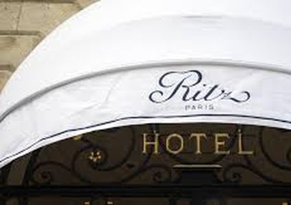 فندق الريتز يبيع مقتنياته الأثرية....  تعرف على السبب