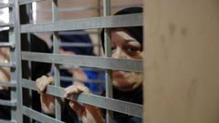 64 أسيرة بينهن قاصرات يواجهن ظروفا قاسية بسجون الاحتلال