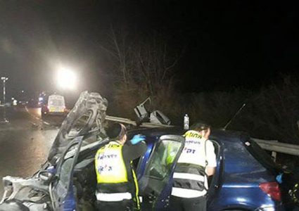 مصرع شابين وإصابة إثنين بجروح خطيرة بحادث سير في الداخل