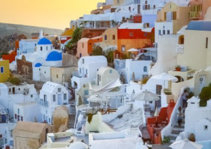 مدن تتخذ مبانيها لوناً واحداً.. ما السبب؟