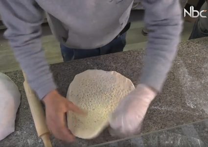 بالفيديو.. خبز التميس و طريقة عمله