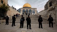 الاحتلال يستدعي حارساً بالمسجد الأقصى للتحقيق