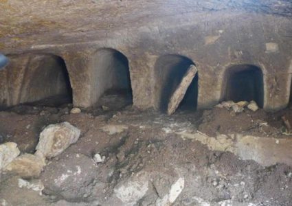 وزارة السياحة تؤكد اكتشاف مقبرة أثرية تعود للفترة البيزنطية في محافظة نابلس