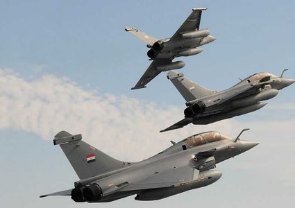 الجيش المصري يخوض معارك مكثفة بحرا وجوا وبرا ويقصف معاقل المتطرفين في سيناء